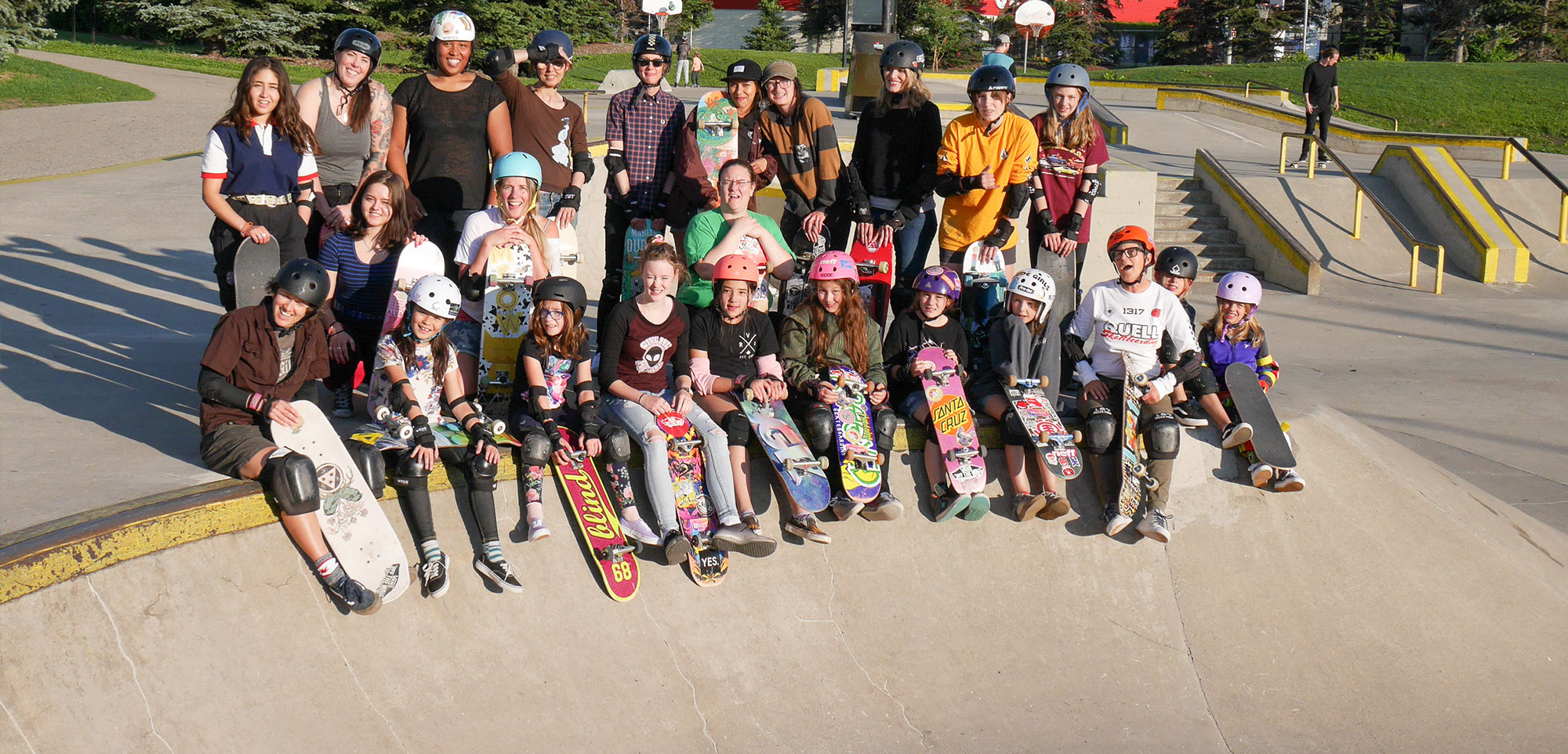 100 Percent skateclub for girls and women group photo